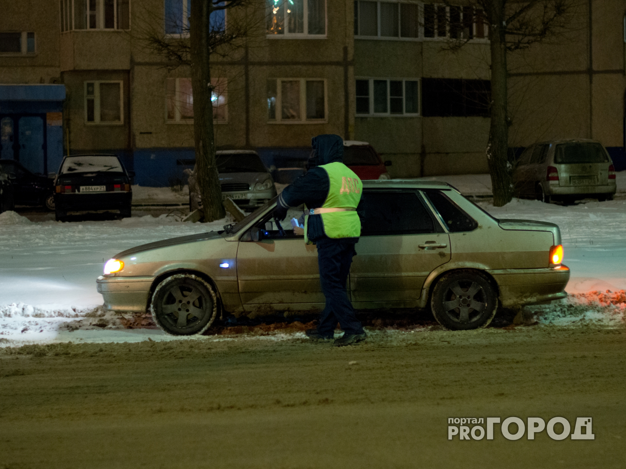 В России водителей обязали носить светоотражающие жилеты в темноте