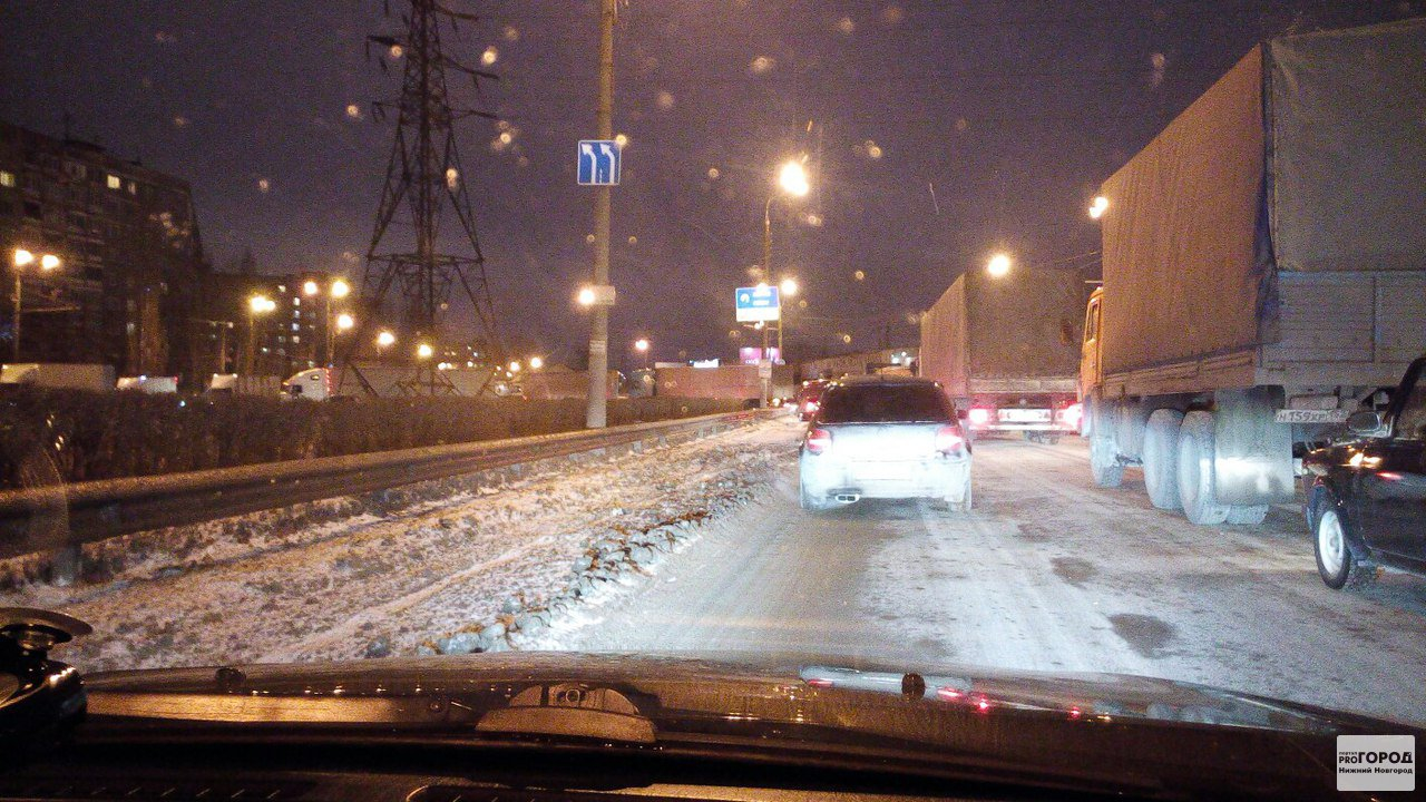В Нижнем Новгороде гигантская пробка парализовала движение транспорта