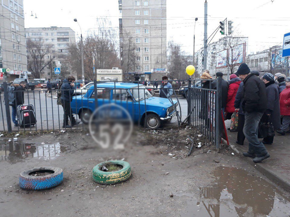В Нижнем Новгороде 22-летний водитель сбил женщину с младенцем, стоящую на тротуаре (ФОТО, ВИДЕО)