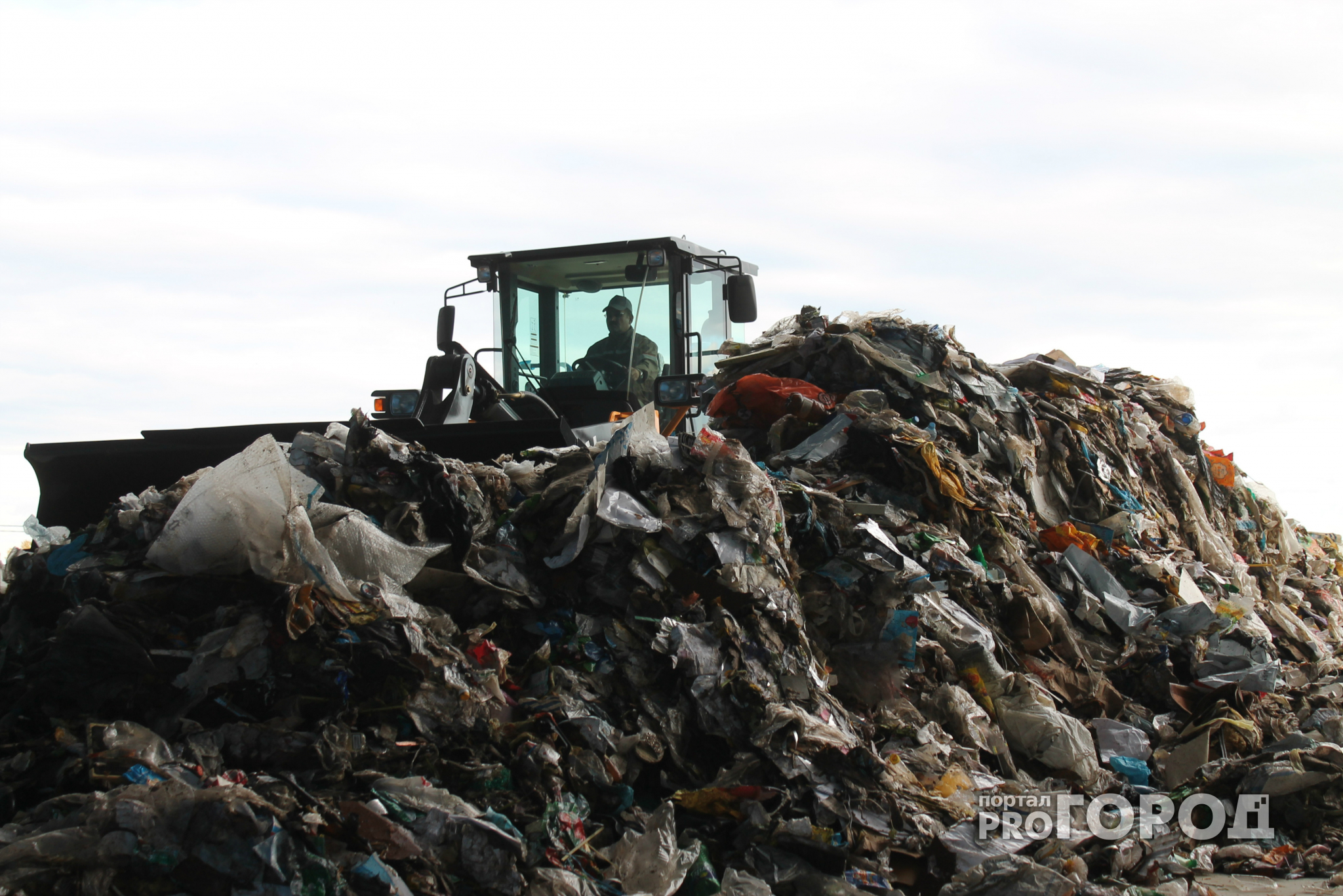 Администрация Ленинского района опровергает информацию о вывозе мусора на закрытую свалку