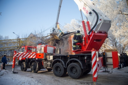 Кран разрушил жилой дом в Кирове: нижегородские спасатели помогут пострадавшим (ФОТО)