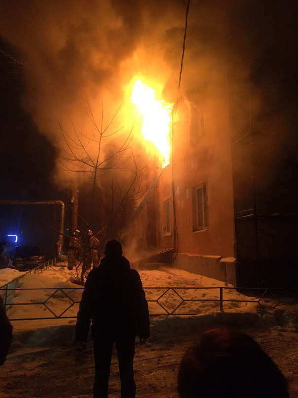 Нижегородцы бежали по пожарной лестнице, когда в квартире горели их дети (ФОТО)