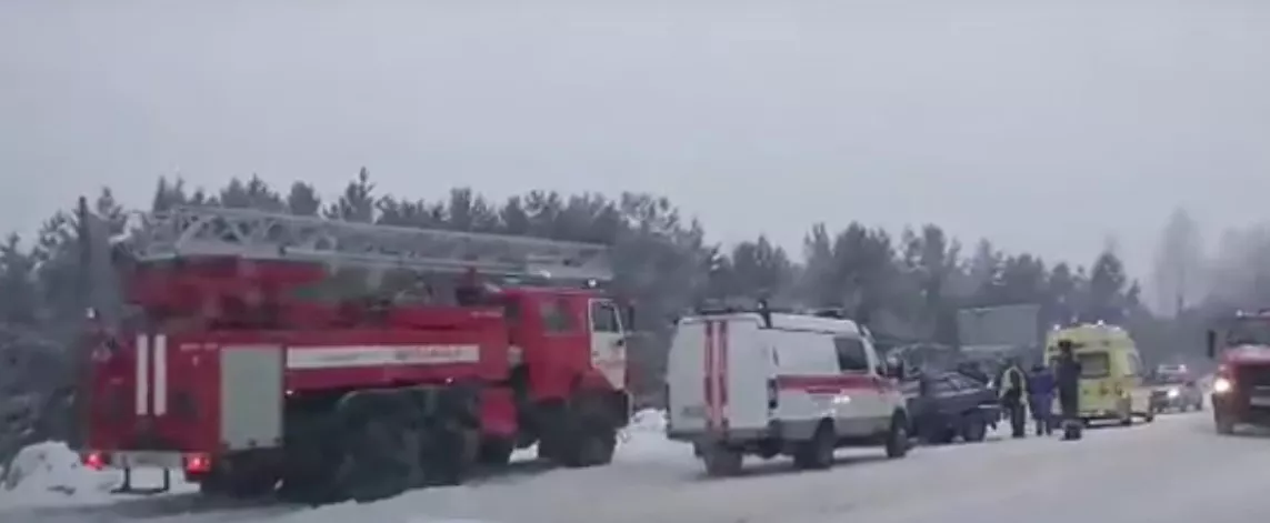 Фото к статье: Под Нижним Новгородом столкнулись отечественная легковушка и микроавтобус (ВИДЕО)