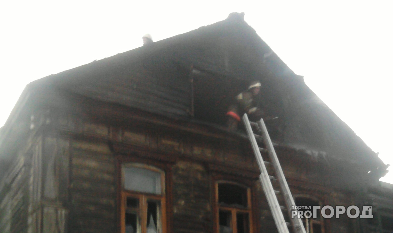 Пожар в Вачском районе уничтожил деревянный дом и унес жизни двух человек