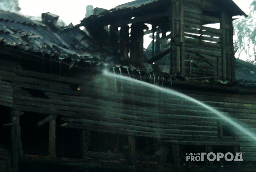 Пожар уничтожил жилой дом в поселке Шатки