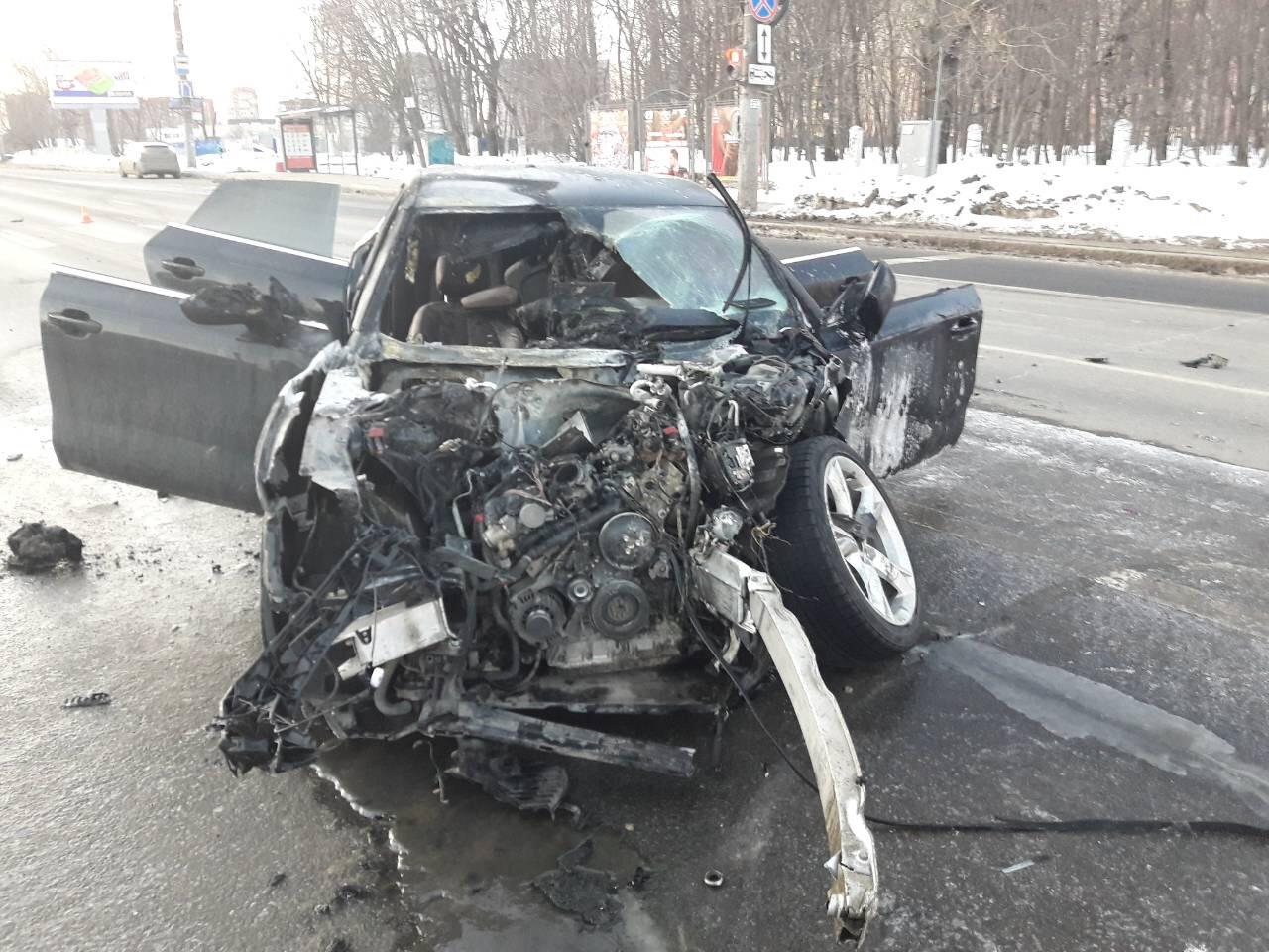 В страшном ДТП на улице Родионова один человек погиб и двое пострадали