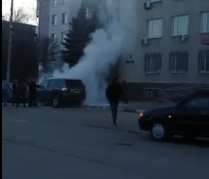 У главы Сормовского района сожгли машину прямо под окнами администрации