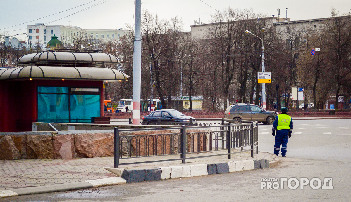 Пассажирский автобус врезался в столб в Автозаводском районе