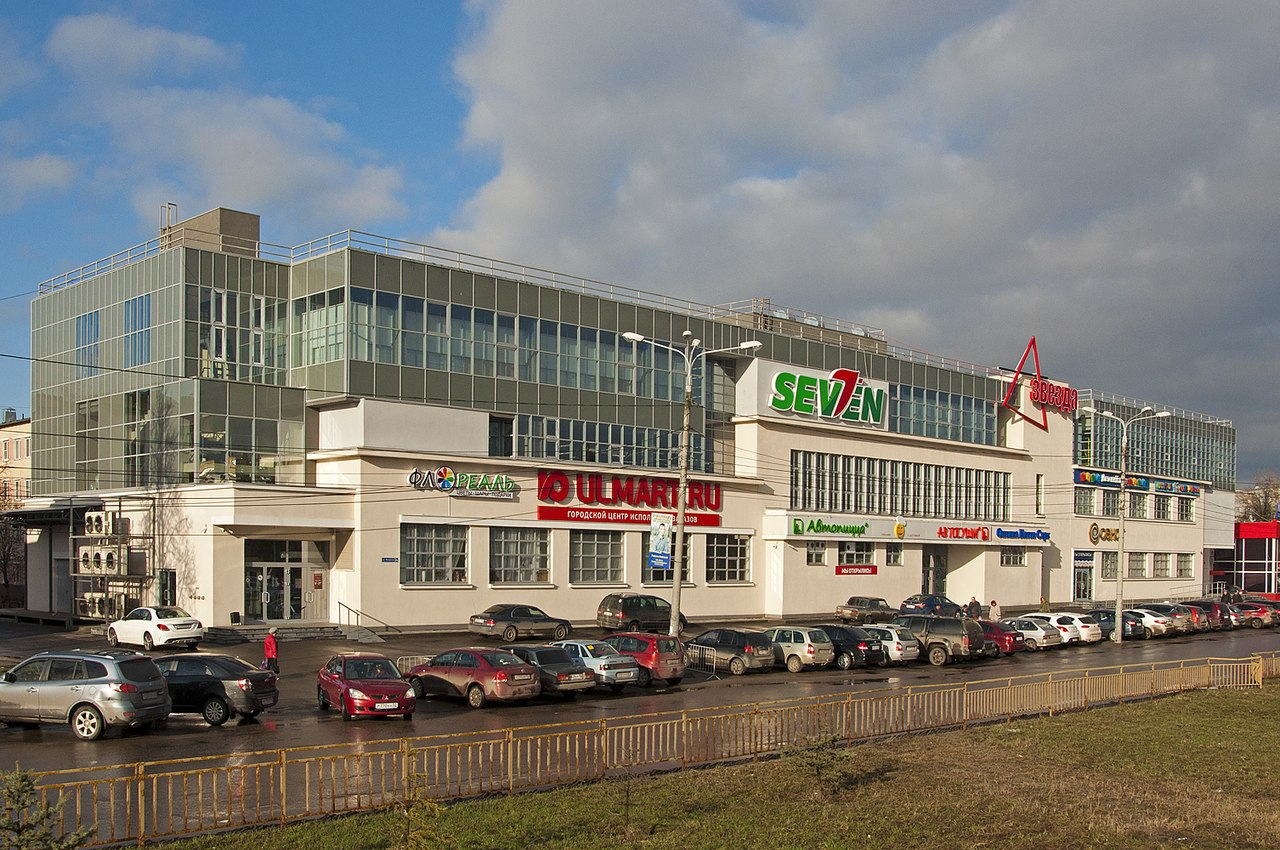Судебные приставы закрыли торговый центр в Автозаводском районе