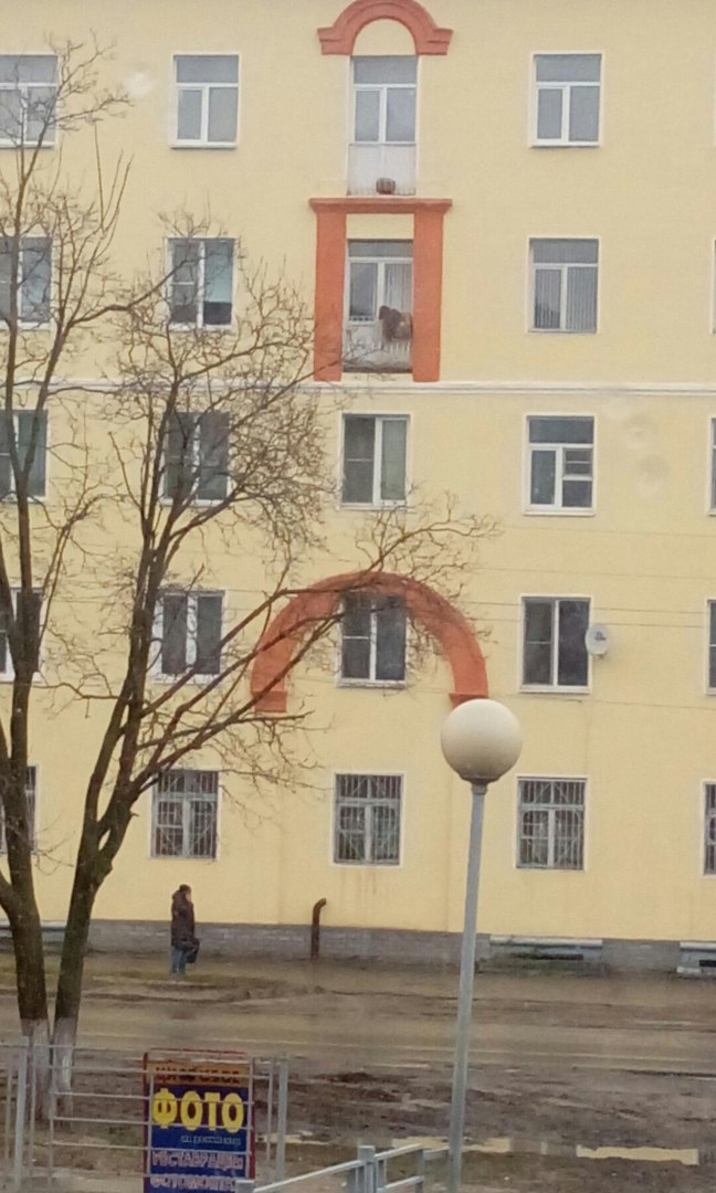 Жительница Дзержинска выжила, упав с балкона пятого этажа
