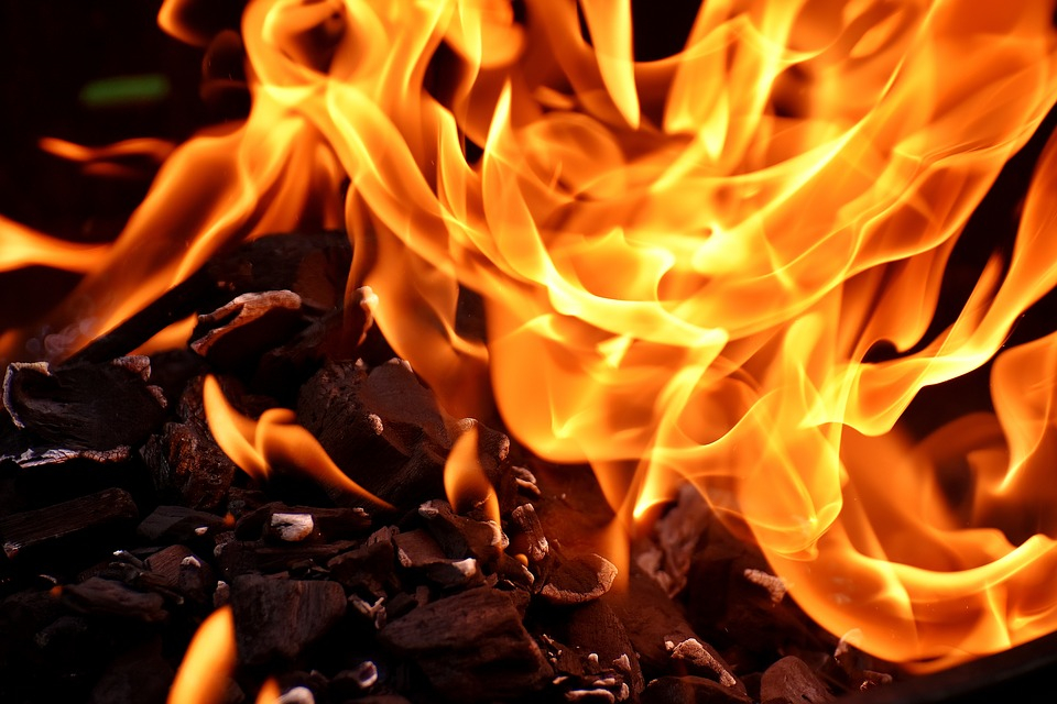 42-летняя женщина заживо сгорела в собственном доме в Володарском районе