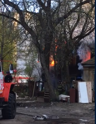 В центре Нижнего Новгорода горит двухэтажный дом (видео)