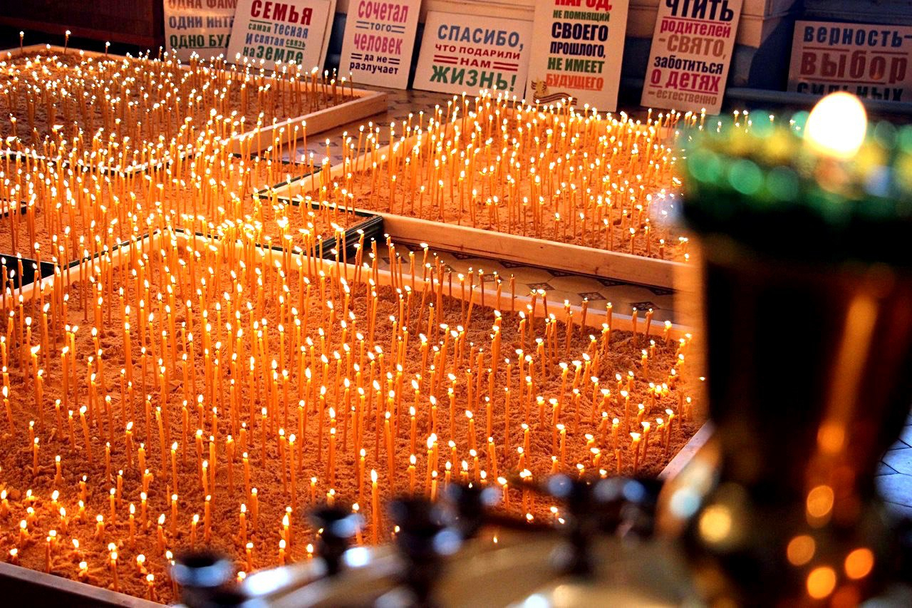 Жители Чкаловского района зажгли 2300 свечей в память о неродившихся детях