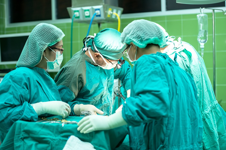 Нижегородские нейрохирурги провели уникальную операцию на позвоночнике