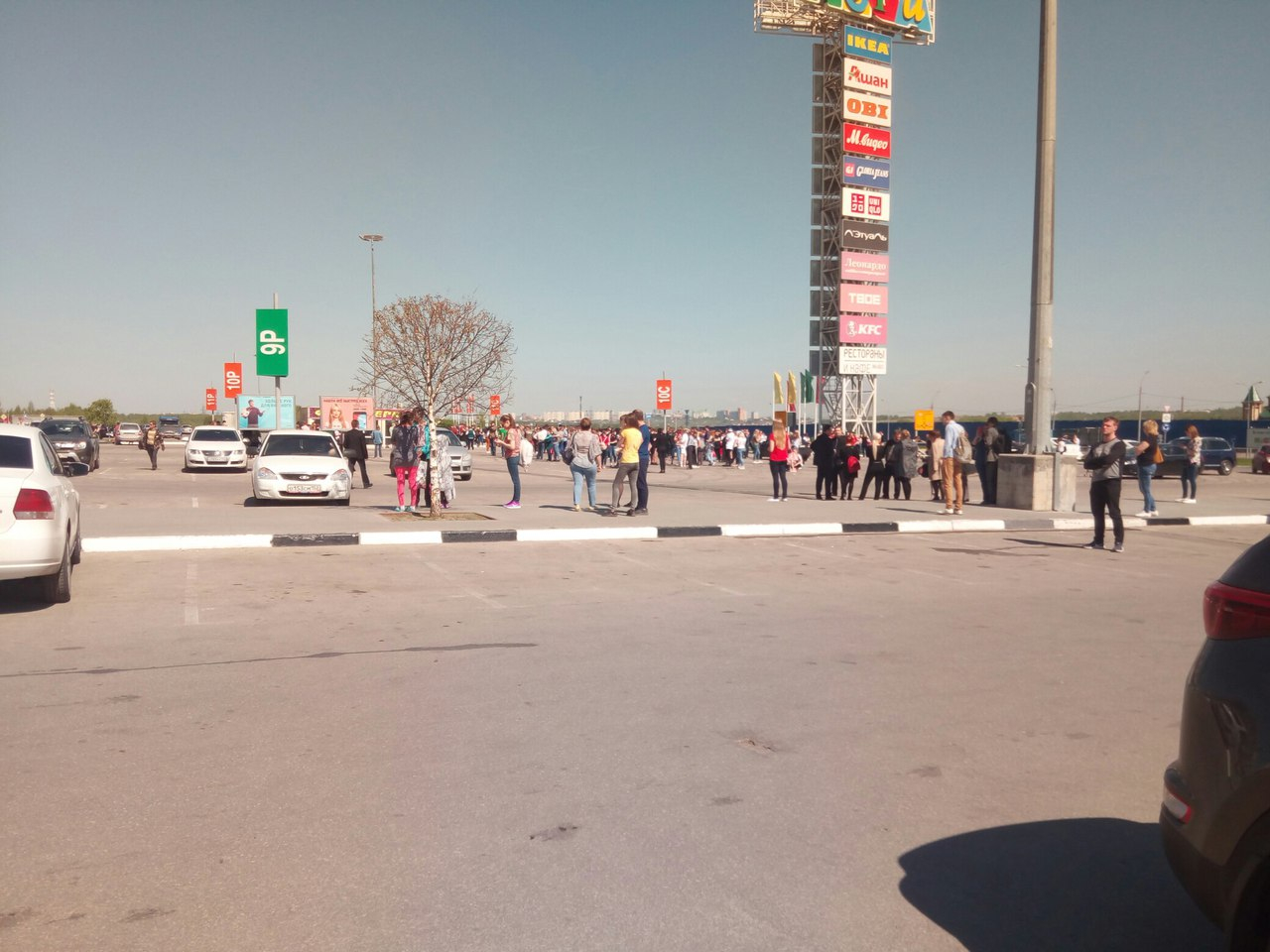 Нижегородцев эвакуировали из торгового центра "Мега"