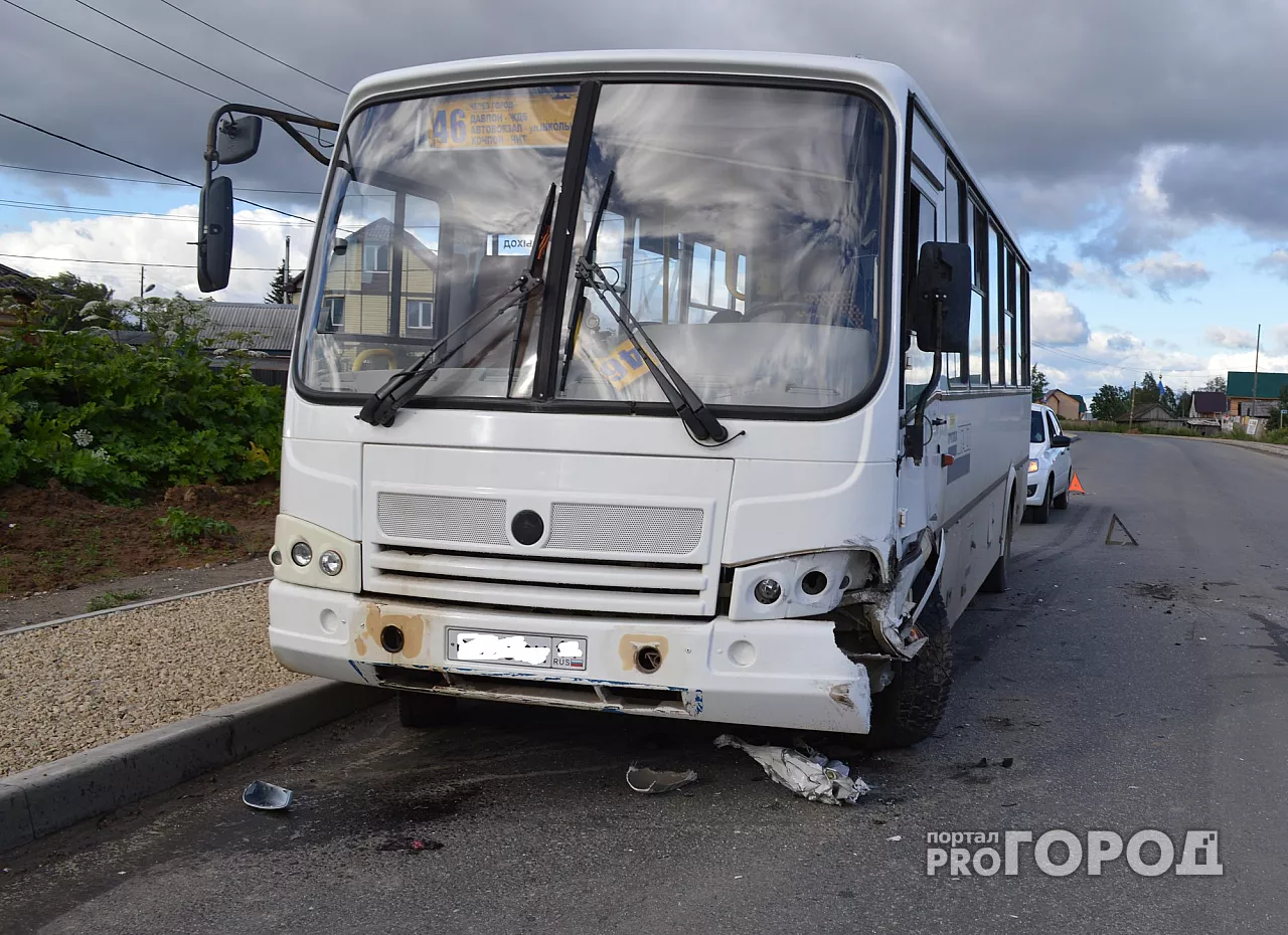 Фото к статье: Пять человек ранены в ДТП с рейсовым автобусом в Арзамасе