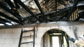 Огонь уничтожил строящийся дом в Канавинском районе (ФОТО)