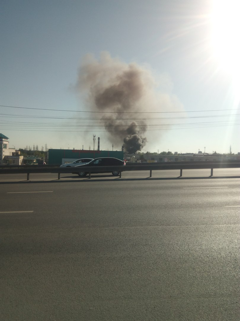 Фургон сгорел на авторынке в Ленинском районе