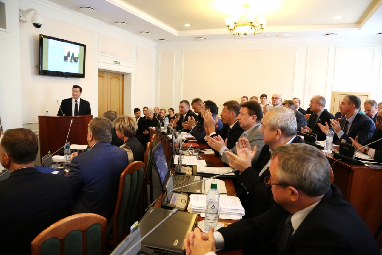 Глеб Никитин представил депутатам отчет о работе правительства за 2017 год