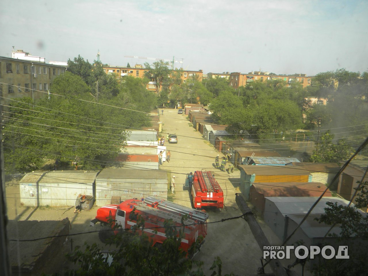 Три гаража и автомобиль "Москвич" сгорели в Автозаводском районе
