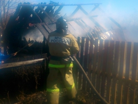 Мужчина и женщина получили сильные ожоги на пожаре в Володарском районе