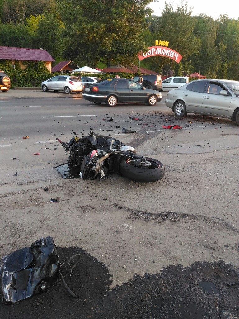 Мотоциклист погиб в ДТП на Гребном канале в Нижнем Новгороде