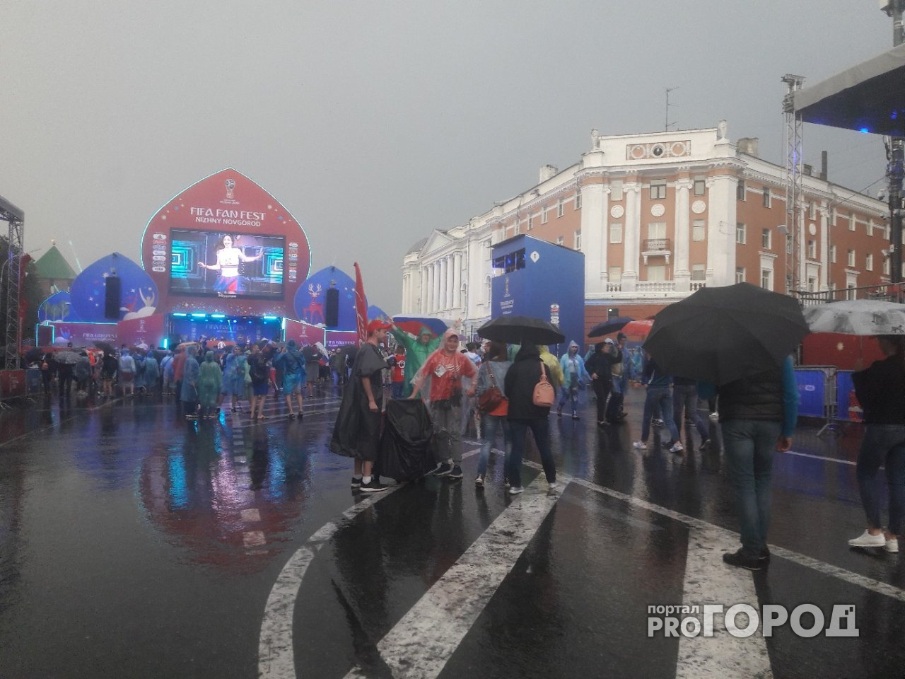 Россия - Хорватия. Онлайн трансляция с площади Минина в Нижнем Новгороде