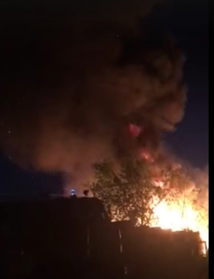 Массив сараев сгорел в Сормовском районе (ВИДЕО)