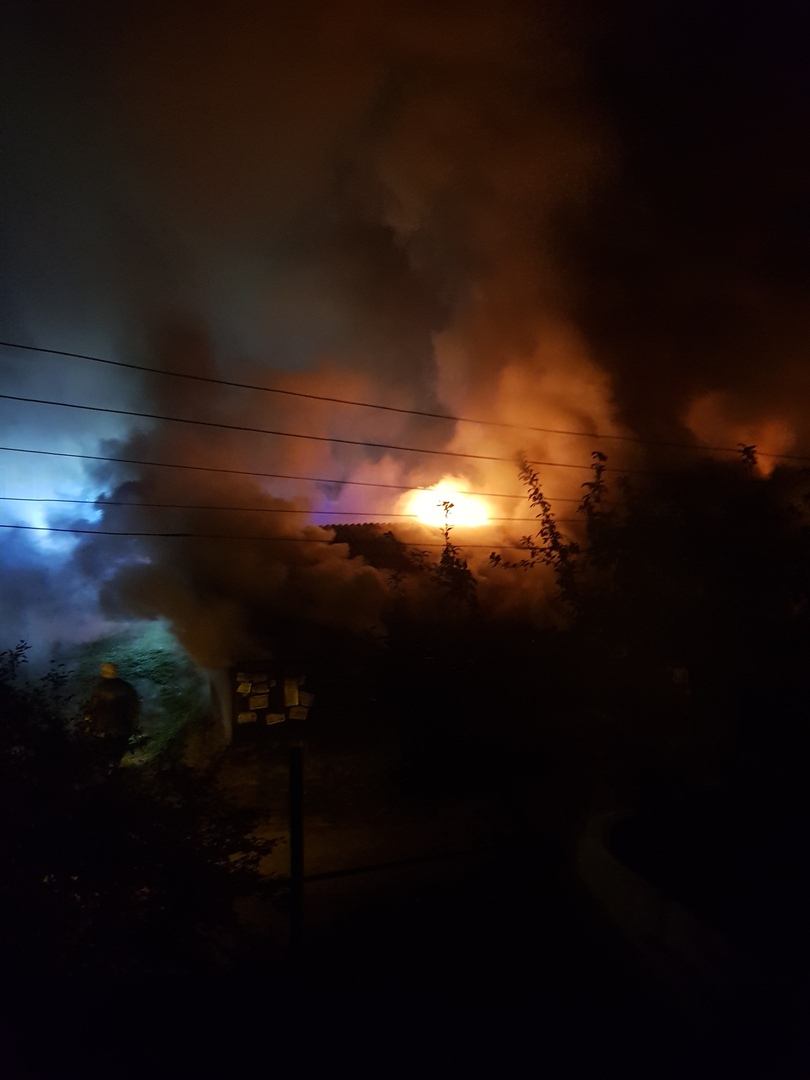 Крупный массив сараев сгорел дотла в Сормовском районе (ФОТО, ВИДЕО)
