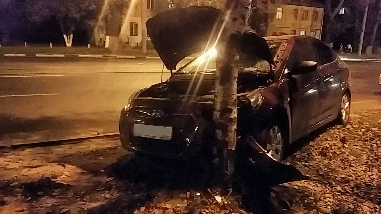Две иномарки столкнулись на улице Бекетова в Нижнем Новгороде (ФОТО, ВИДЕО)