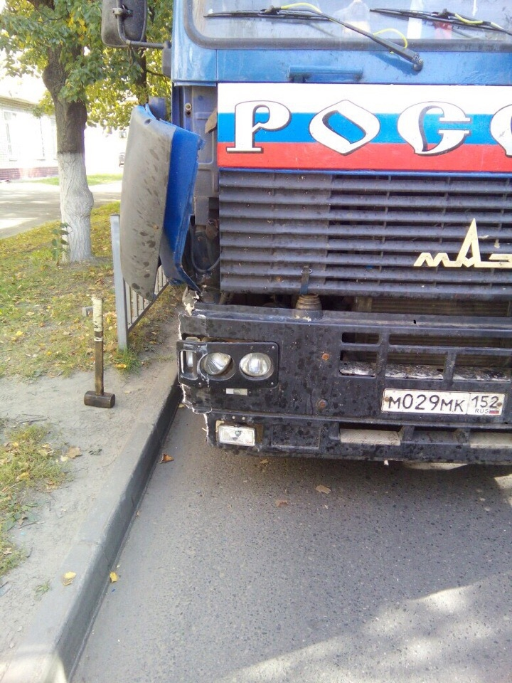 "Пежо" и МАЗ не поделили дорогу в Автозаводском районе