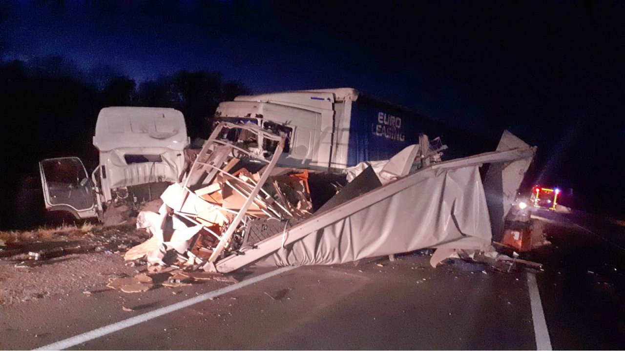 Три грузовика столкнулись в "долине смерти" в Кстовском районе: есть погибшие (ФОТО)