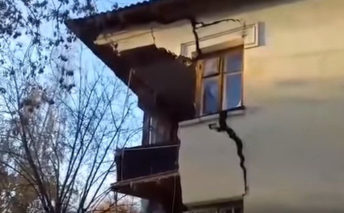 Появилось видео с места обрушения стены жилого дома на Бору‍