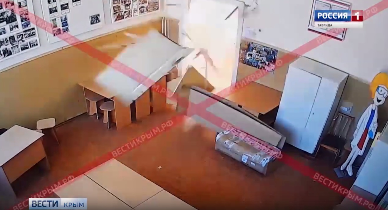 Опубликованы записи с камер видеонаблюдения в момент нападения на колледж в Керчи