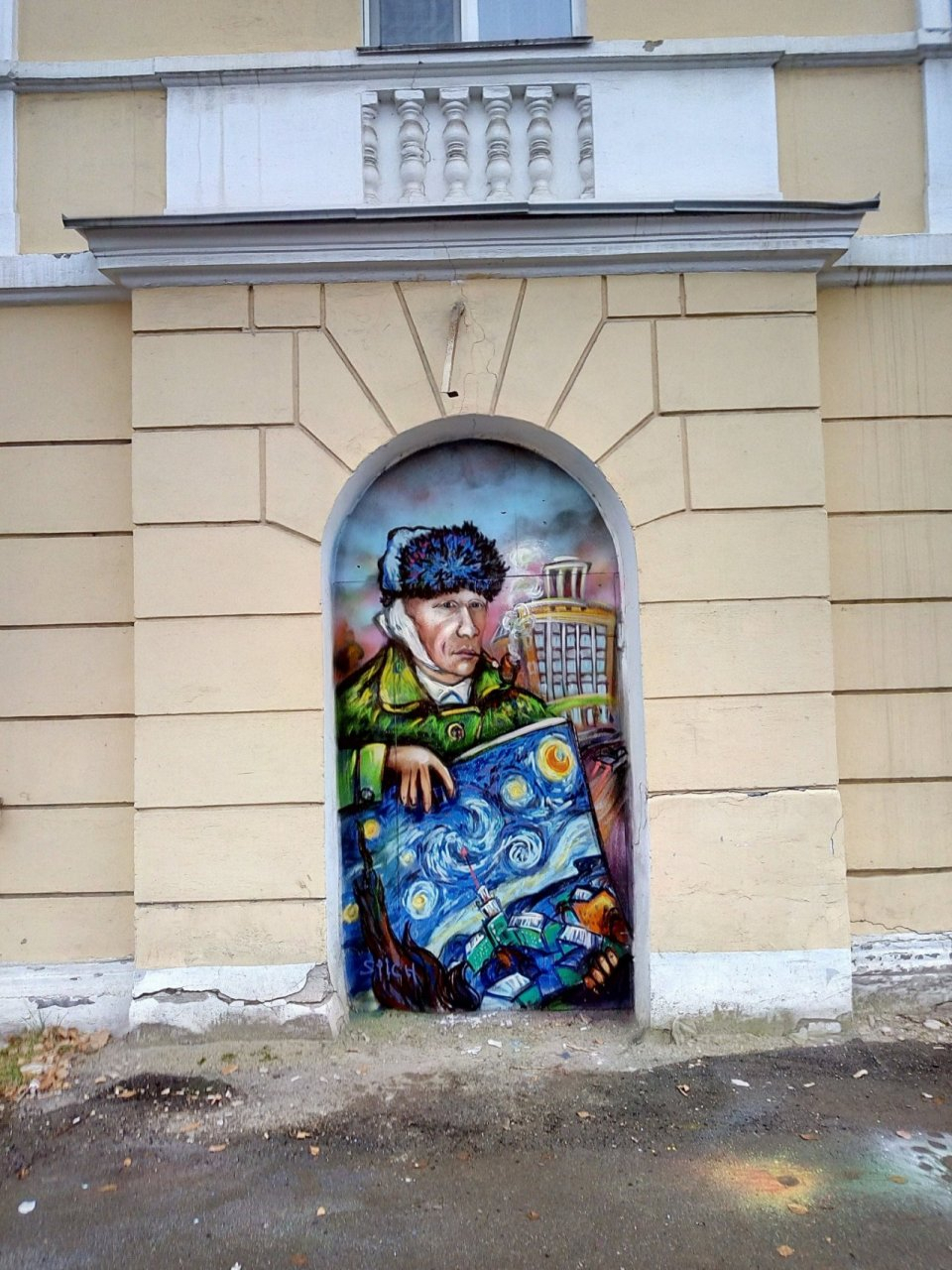 Винсент Ван Гог появился на одном из домов в Дзержинске