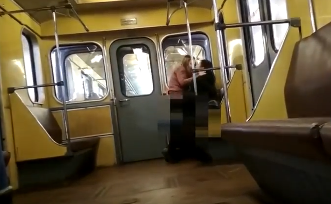 публичная дрочка в поезде