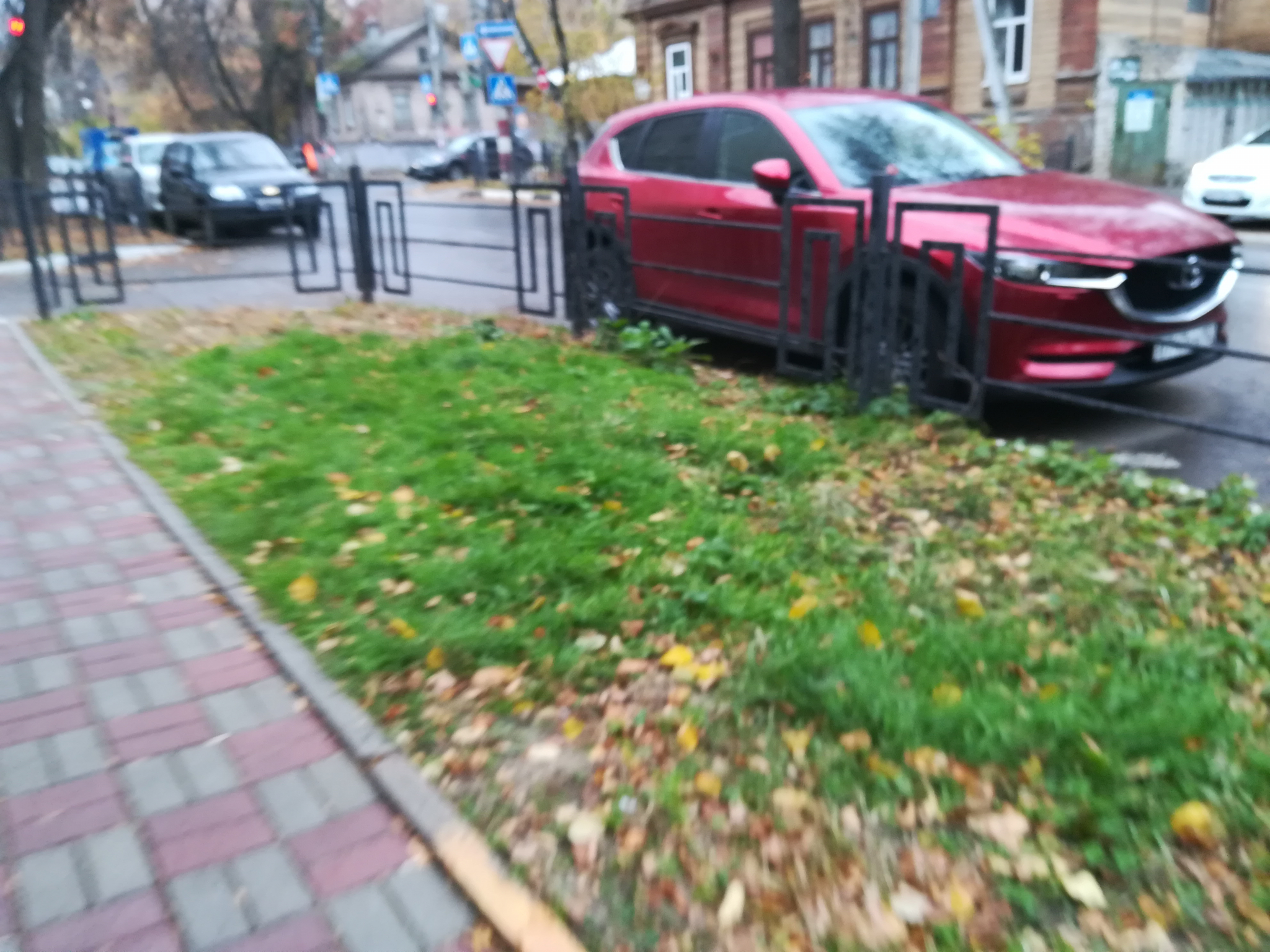 Пар­ков­ку ав­то­мо­би­лей за­пре­тят на ули­це Улья­но­ва с 4 де­каб­ря