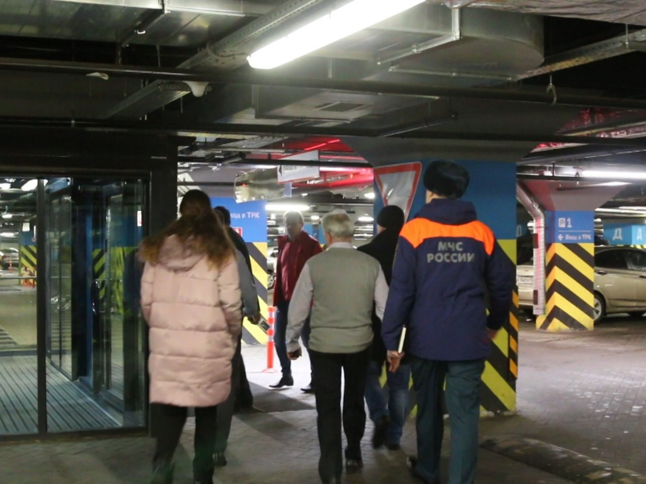 МЧС проверило эвакуационные выходы ТЦ "Небо" после скандального видео (ФОТО, ВИДЕО)