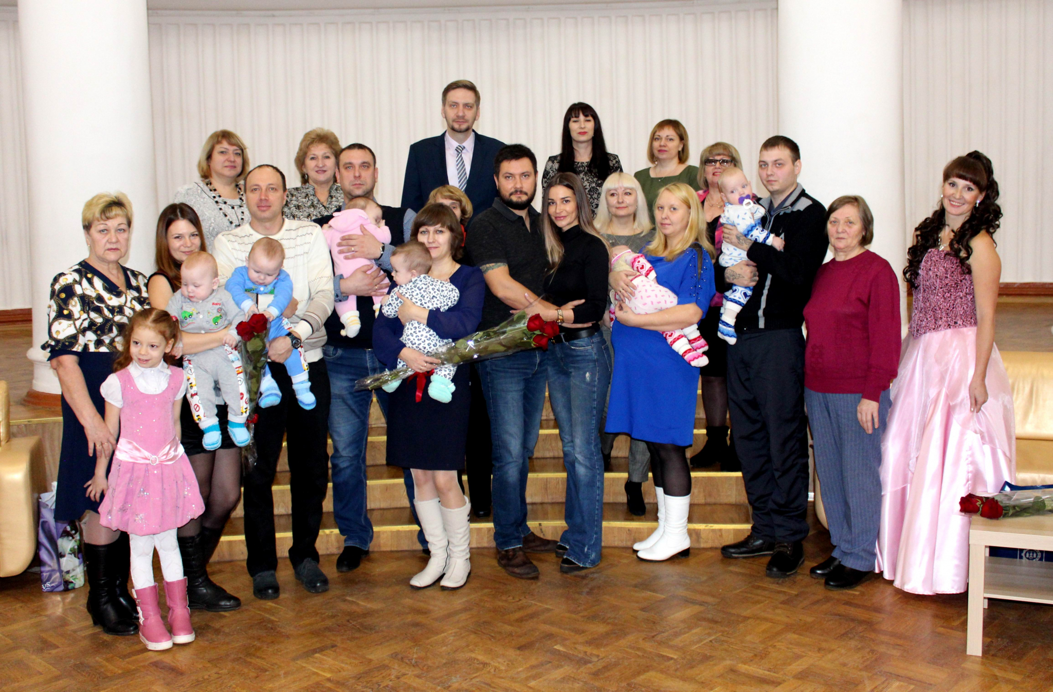 Многодетных родителей поздравили с Днем матери в Дзержинске