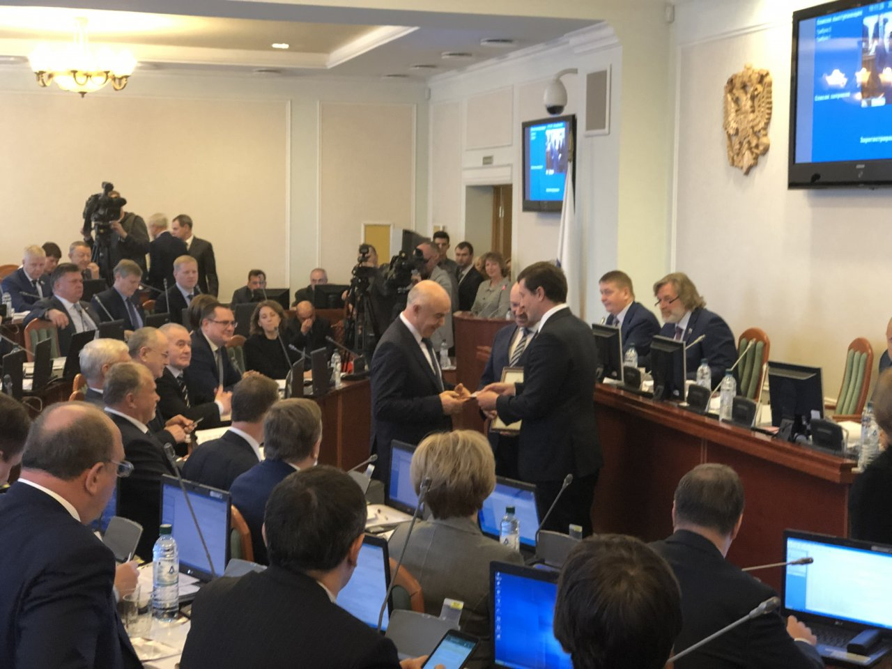 Глеб Никитин вручил медали и удостоверения почетного гражданина Нижегородской области