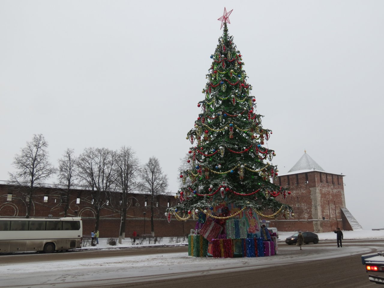 На площади Минина и Пожарского установят елку за 10 миллионов к 8 декабря