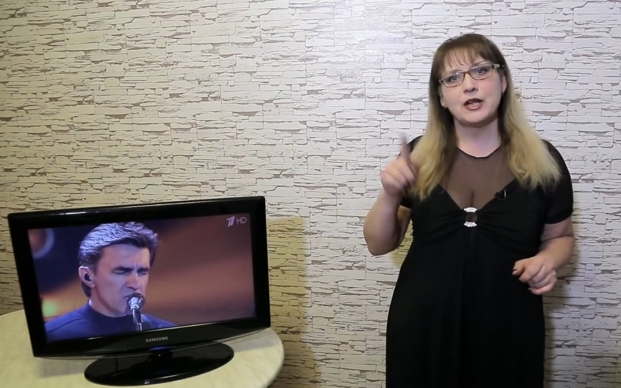 Училка-блогер Татьяна Гартман составила хит-парад ошибок в песнях (ВИДЕО)