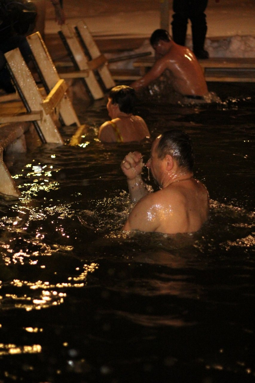 Что обязательно нужно сделать на Крещение: когда купаются в праздник