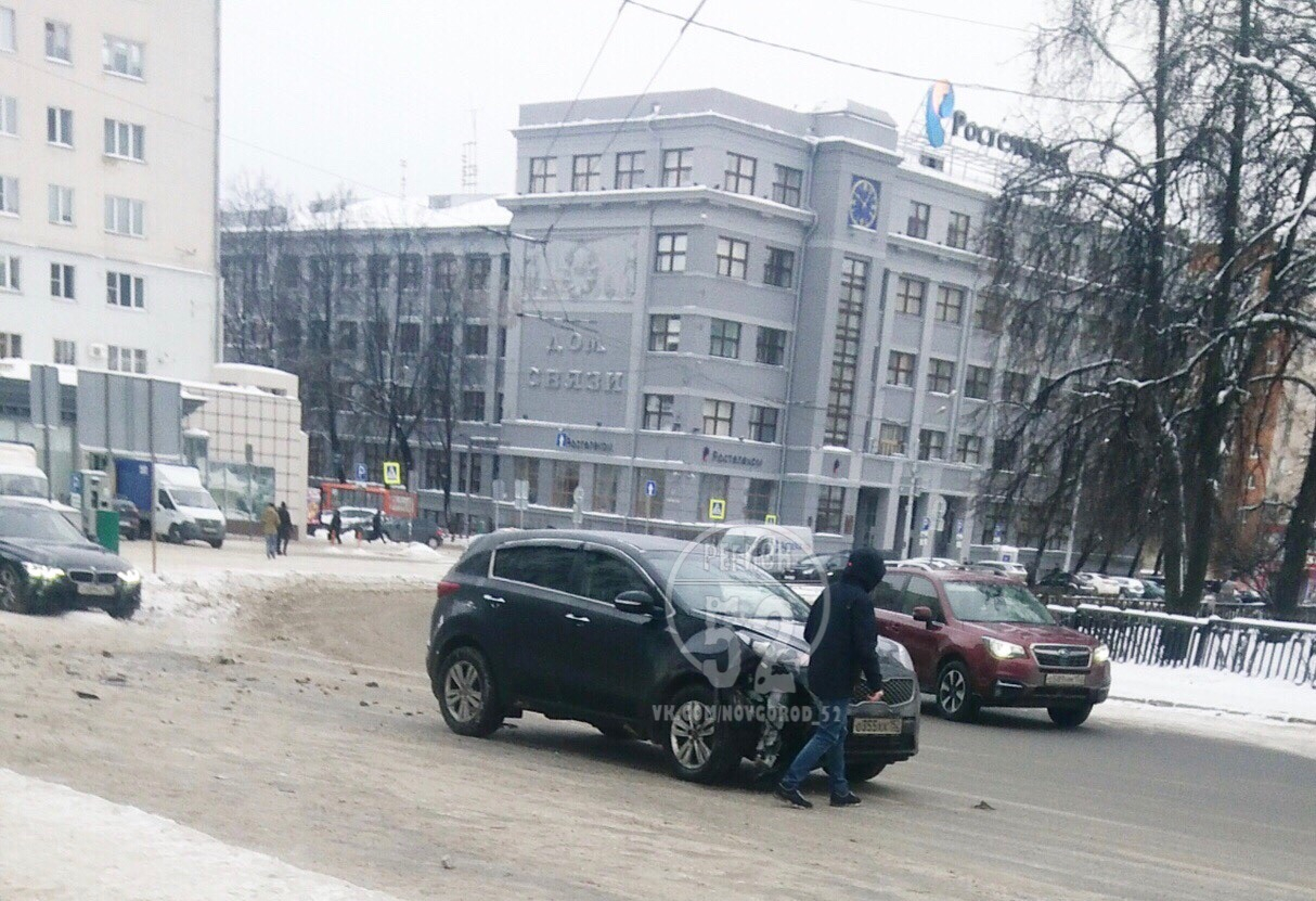Иномарка снесла шлагбаум в центре Нижнего Новгорода