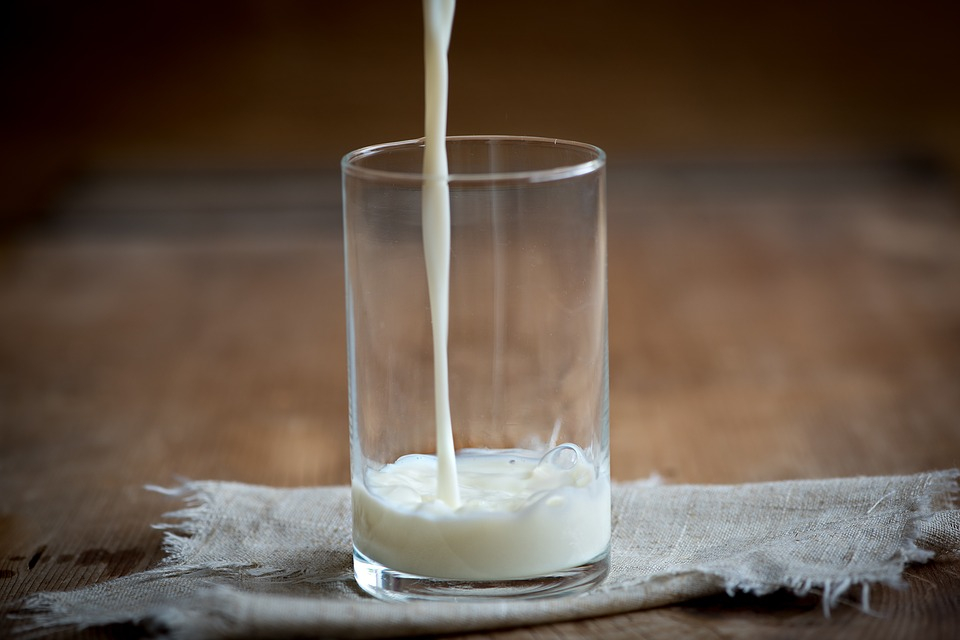 Нижегородские магазины обязали не ставить вместе натуральное и искусственное молоко