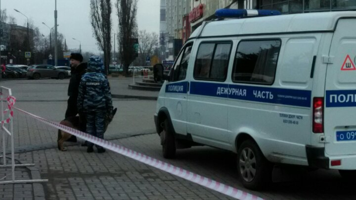 В Нижнем Новгороде сразу в нескольких больницах и ТЦ ищут бомбы