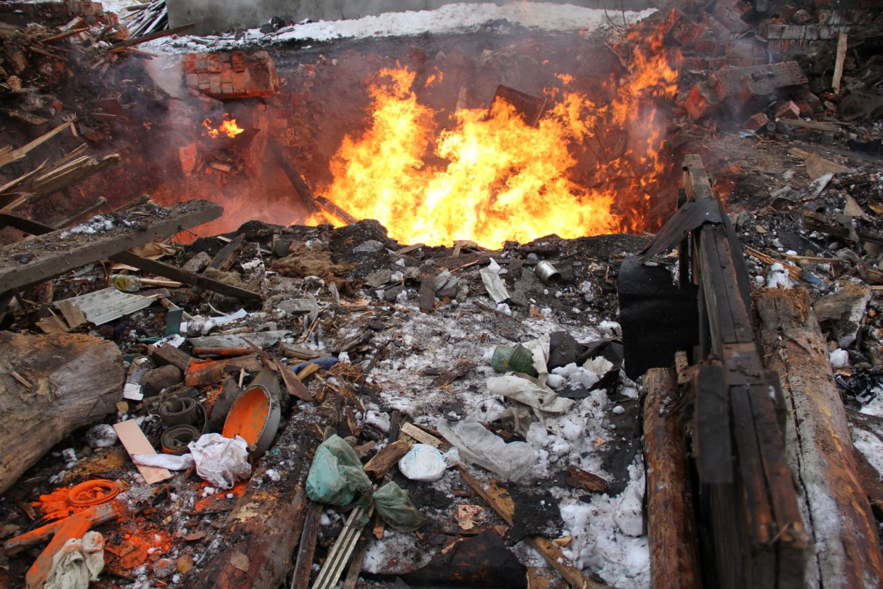 Мужчина заживо сгорел в строительной бытовке в Нижнем Новгороде