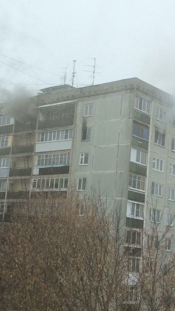 Пожарные эвакуировали 20 человек из горящего дома в Нижнем Новгороде (ВИДЕО)