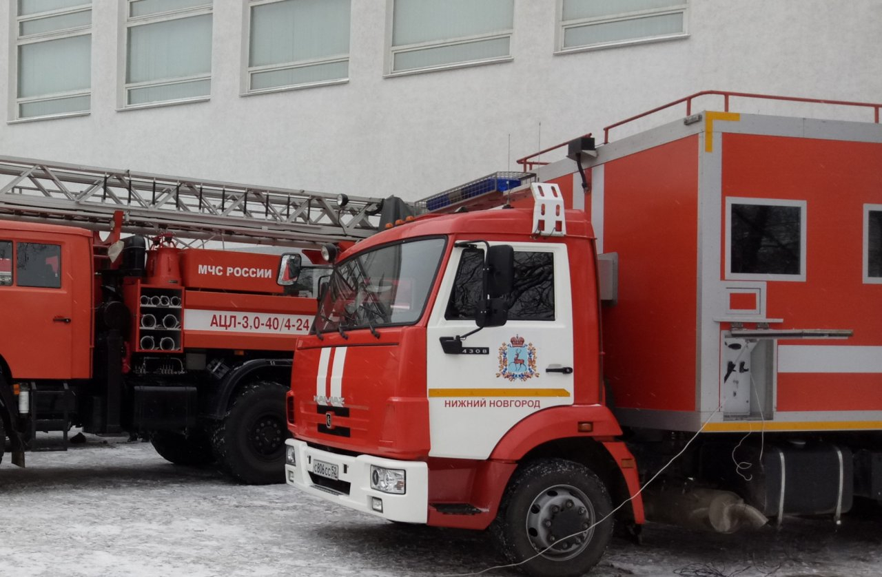 Пожарные спасли 46 человек из горящей многоэтажки в Нижегородском районе
