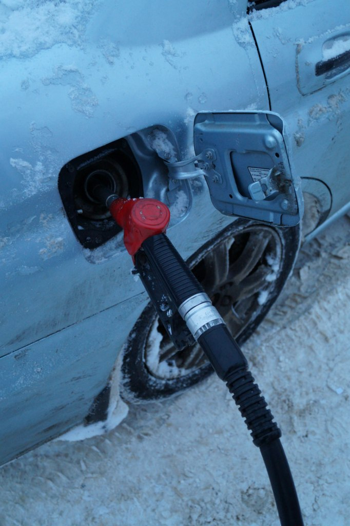 В Нижнем Новгороде стоимость бензина продолжает расти при общероссийском спаде